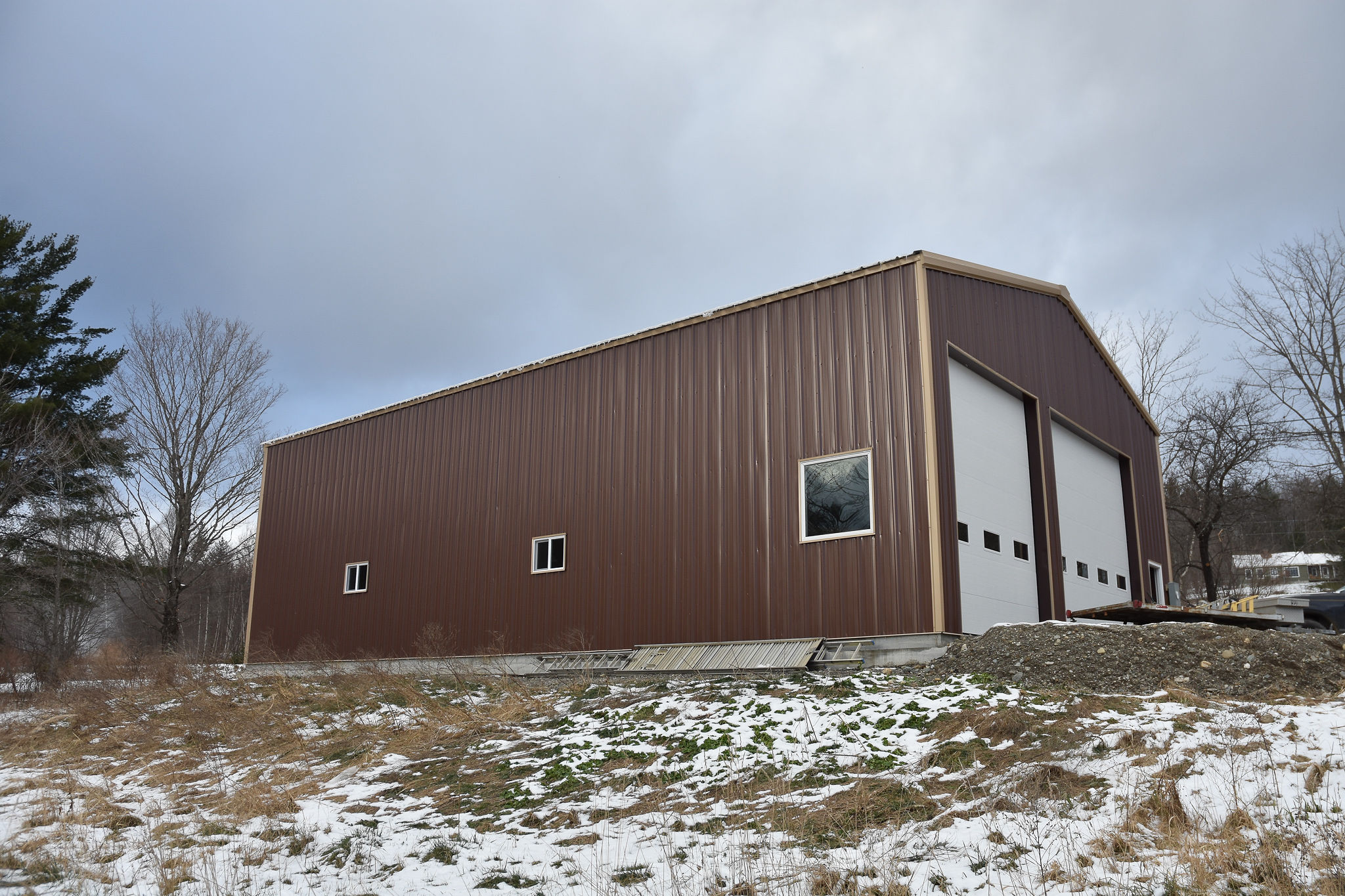 40x60x18 Steel Truss Building Garage in Vermont - Simpson Steel